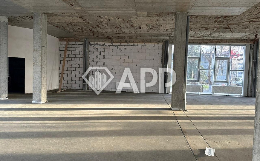 Сдаю торговое помещение, 180 м² фото