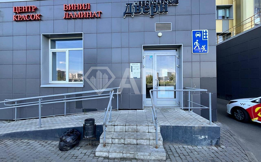 Торговое помещение 214,6м² на большом трафике фото