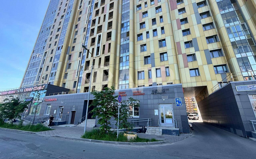 Торговое помещение 214,6м² на большом трафике фото