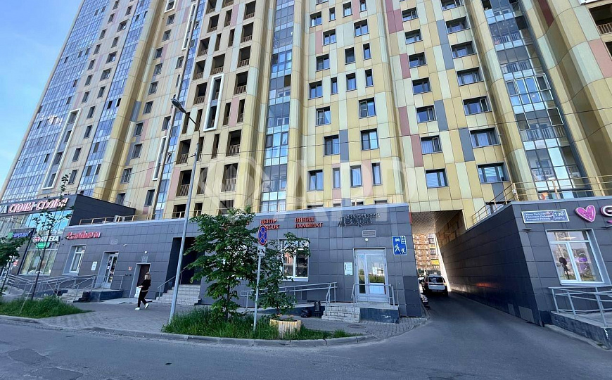 Торговое помещение 214,6м² на большом трафике фото
