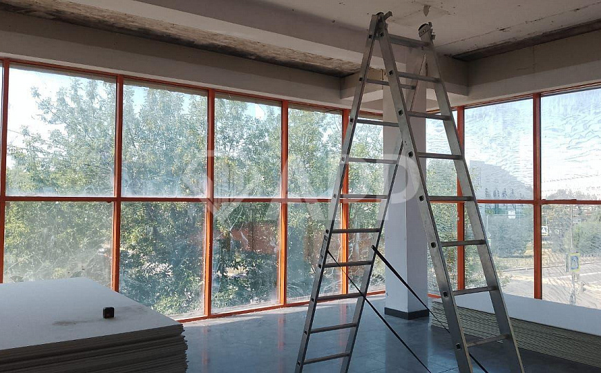 Продам офисное помещение с дизайнерским ремонтом фото