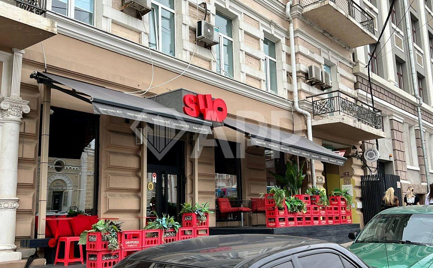 Трафик/парковка/большие окна/реклама/2входа фото