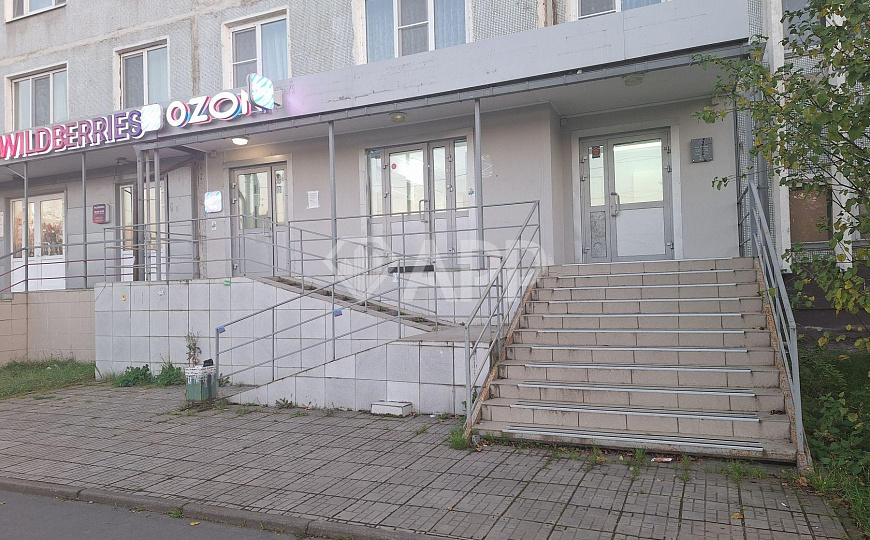 Сдам помещение на первой линии с мокрой точкой, 12кв.м. фото