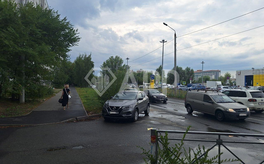 Сдам помещение на первой линии с мокрой точкой, 12кв.м. фото