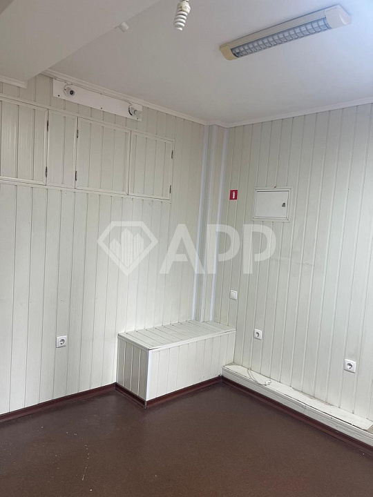 Здание в жилом массиве 980 м2 фото