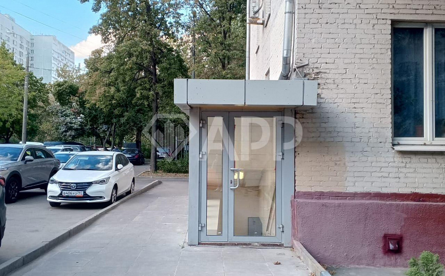 ПСН цоколь с окном и новым ремонтом фото